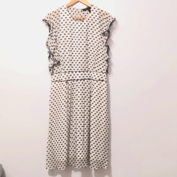 NWT BCBG Silk Blend Cocktail Dress with Ruffle Sleeves Size 10 - Picture 2 of 12